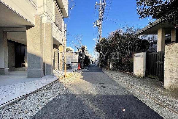 �����s�ڍ���剪�R1���ڂ̐V�z��ˌ��Ă̑O�ʓ��H�܂ތ��n�ʐ^