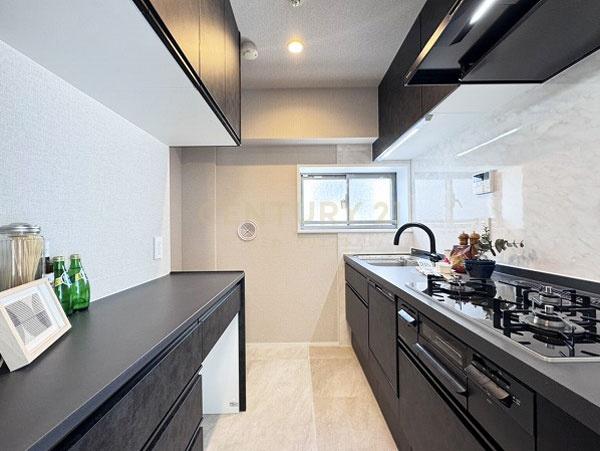 �����s�a�J����u�� 7-11�̒��Ã}���V�����̃L�b�`��