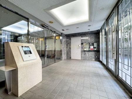 �����s�a�J����u�� 7-11�̒��Ã}���V�����̃G���g�����X