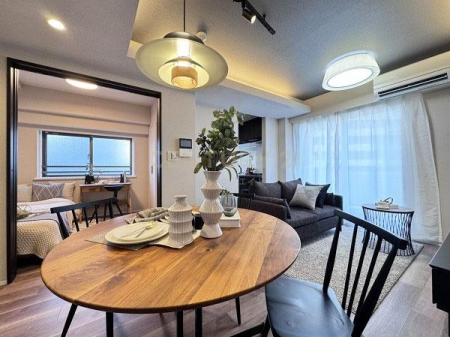 �����s�a�J����u�� 7-11�̒��Ã}���V�����̃��r���O