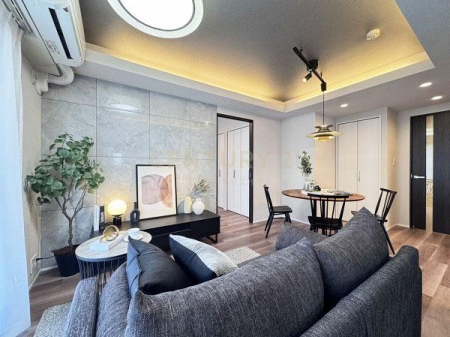 �����s�a�J����u�� 7-11�̒��Ã}���V�����̃��r���O