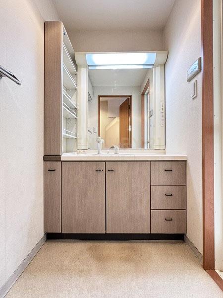 �����s���c�J����V��1���� 36-24�̒��Ã^�E���n�E�X�̐��ʑ�E���ʏ�