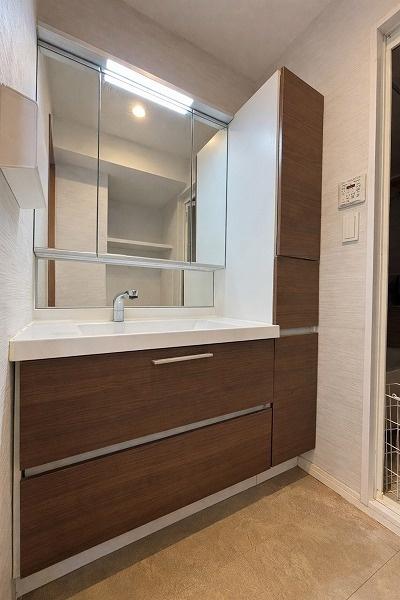 �����s�i������2���� 10-45�̒��Ã}���V�����̐��ʑ�E���ʏ�