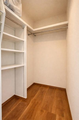 �����s�i������2���� 10-45�̒��Ã}���V�����̎��[