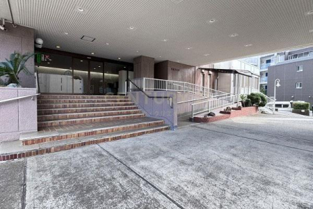 �����s�i������2���� 10-45�̒��Ã}���V�����̃G���g�����X