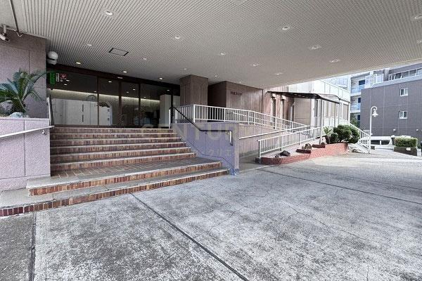 �����s�i������2���� 10-45�̒��Ã}���V�����̃G���g�����X