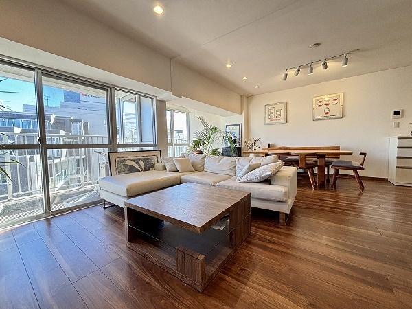 �����s�i������2���� 10-45�̒��Ã}���V�����̃��r���O