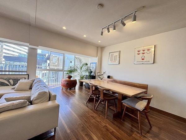 �����s�i������2���� 10-45�̒��Ã}���V�����̃��r���O