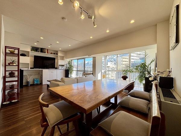 �����s�i������2���� 10-45�̒��Ã}���V�����̃��r���O