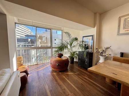 �����s�i������2���� 10-45�̒��Ã}���V�����̃��r���O