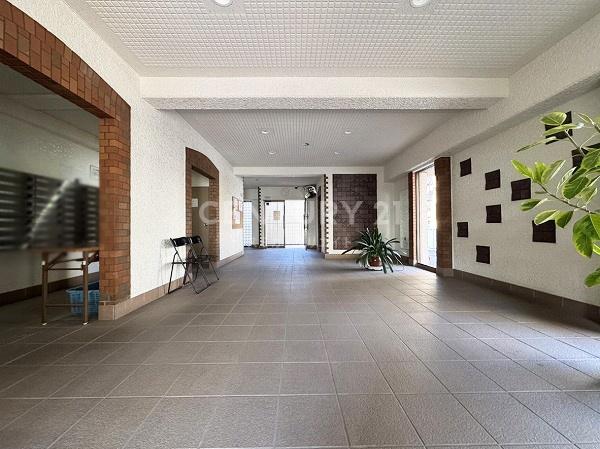 �����s�i����i��5���� 16-14�̒��Ã}���V�����̃G���g�����X