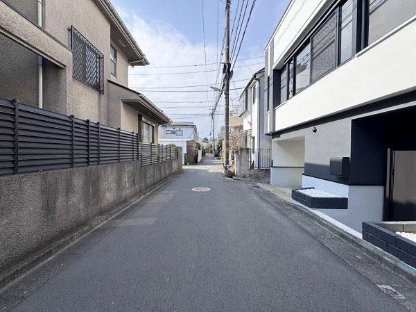 �����s���c�J���1���ڂ̒��È�ˌ��Ă̑O�ʓ��H�܂ތ��n�ʐ^