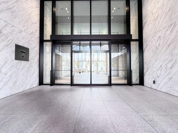 �����s�`���R4���� 2-12�̒��Ã}���V�����̃G���g�����X