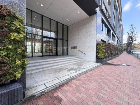 �����s�`���R4���� 2-12�̒��Ã}���V�����̃G���g�����X