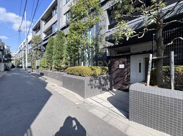 �����s�`���R4���� 2-12�̒��Ã}���V�����̃G���g�����X