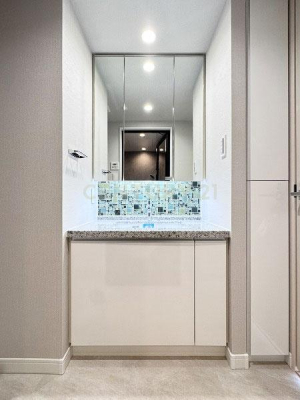 �����s�`���R4���� 2-12�̒��Ã}���V�����̐��ʑ�E���ʏ�