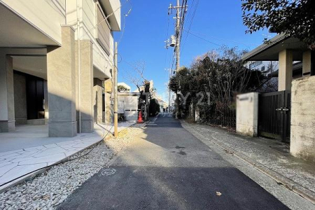 �����s�ڍ���剪�R1���ڂ̐V�z��ˌ��Ă̑O�ʓ��H�܂ތ��n�ʐ^