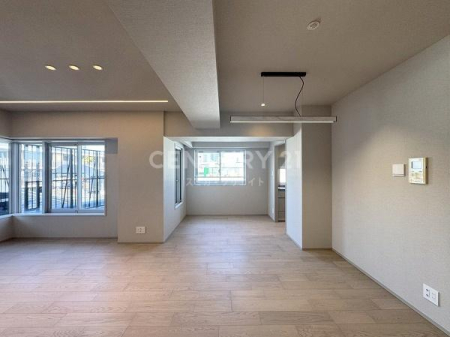 �����s�a�J���X��4���� 51-7�̒��Ã}���V�����̃��r���O