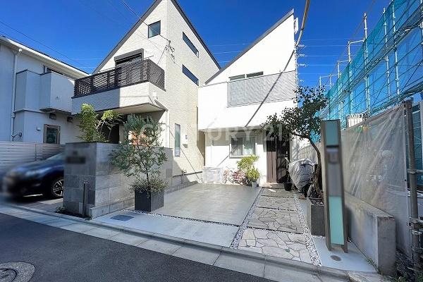 世田谷区代田六丁目 築浅一戸建て 建物外観(2023.9撮影)