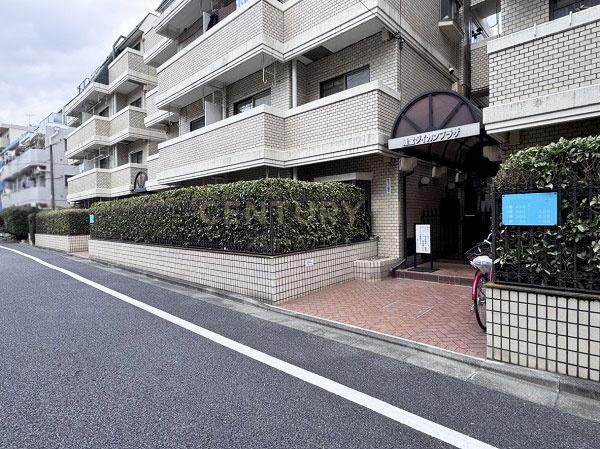 �����s���c�J��{��3���� 38-4�̒��Ã}���V�����̃G���g�����X