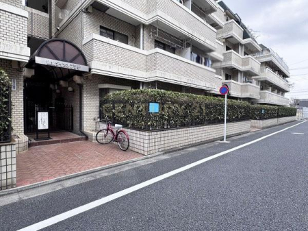 �����s���c�J��{��3���� 38-4�̒��Ã}���V�����̃G���g�����X