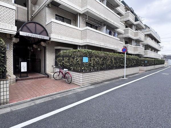 �����s���c�J��{��3���� 38-4�̒��Ã}���V�����̃G���g�����X