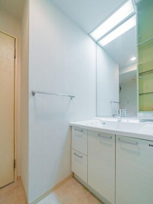 �����s�`�攒��2���� 1-41�̒��Ã}���V�����̐��ʑ�E���ʏ�