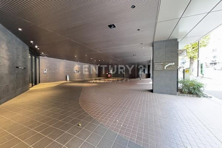 �����s�`���R7���� 1-21�̒��Ã}���V�����̃G���g�����X