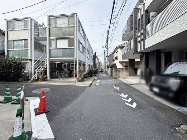 �����s�a�J��{��2���ڂ̒��È�ˌ��Ă̑O�ʓ��H�܂ތ��n�ʐ^