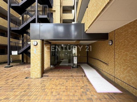 �����s�i��擌�i��1���� 28-11�̒��Ã}���V�����̃G���g�����X