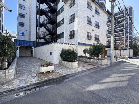 �����s�`��k�R2���� 12-42�̒��Ã}���V�����̃G���g�����X