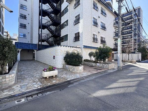 �����s�`��k�R2���� 12-42�̒��Ã}���V�����̃G���g�����X