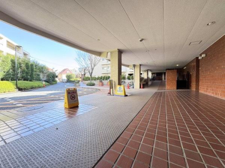 �����s���c�J��r�K4���� 27-32�̒��Ã}���V�����̃G���g�����X