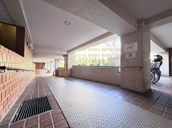 �����s���c�J��r�K4���� 27-32�̒��Ã}���V�����̃G���g�����X