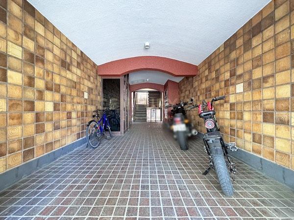 �����s�`��얃�z1���� 24-11�̒��Ã}���V�����̃G���g�����X