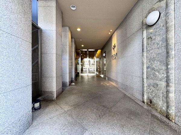 �����s���c�J��O������1���� 32-8�̒��Ã}���V�����̃G���g�����X