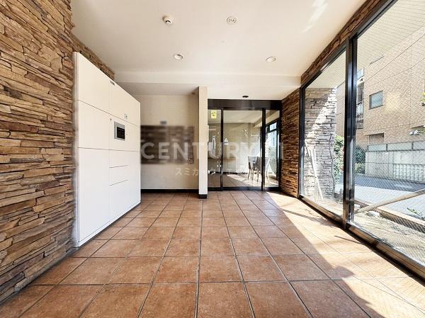 �����s�a�J���X��1���� 6-8�̒��Ã}���V�����̃G���g�����X