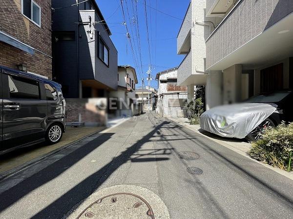 �����s�i���`��6���ڂ̒��È�ˌ��Ă̑O�ʓ��H�܂ތ��n�ʐ^