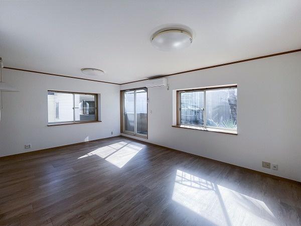 �����s�i���`��6���ڂ̒��È�ˌ��Ẵ��r���O