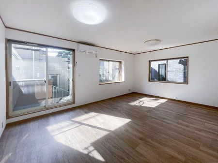 �����s�i���`��6���ڂ̒��È�ˌ��Ẵ��r���O