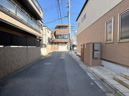 �����s�i��擌����2���ڂ̒��È�ˌ��Ă̑O�ʓ��H�܂ތ��n�ʐ^