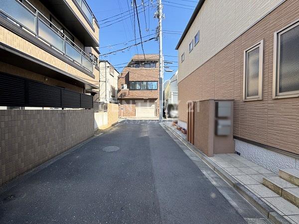 �����s�i��擌����2���ڂ̒��È�ˌ��Ă̑O�ʓ��H�܂ތ��n�ʐ^