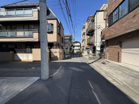 �����s�i��擌����2���ڂ̒��È�ˌ��Ă̑O�ʓ��H�܂ތ��n�ʐ^