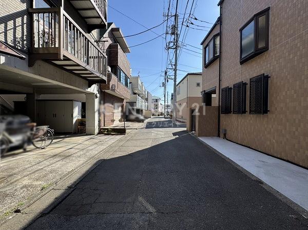 �����s�i��擌����2���ڂ̒��È�ˌ��Ă̑O�ʓ��H�܂ތ��n�ʐ^