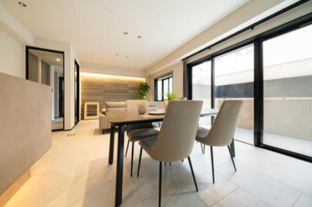 �����s�i��擌����2���ڂ̒��È�ˌ��Ẵ��r���O