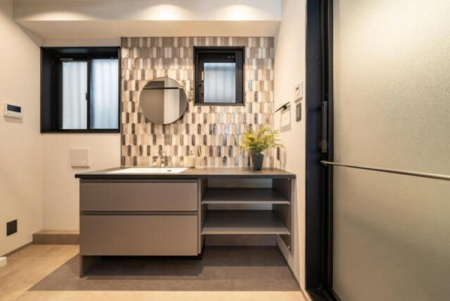 �����s�i��擌����2���ڂ̒��È�ˌ��Ă̐��ʑ�E���ʏ�