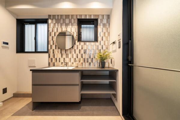 �����s�i��擌����2���ڂ̒��È�ˌ��Ă̐��ʑ�E���ʏ�