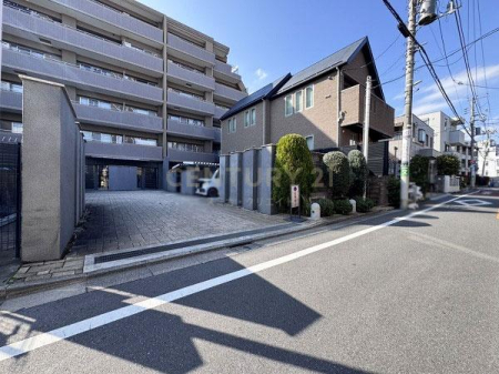 �����s�a�J���X��5���� 37-4�̒��Ã}���V�����̃G���g�����X