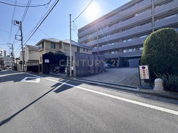 �����s�a�J���X��5���� 37-4�̒��Ã}���V�����̃G���g�����X