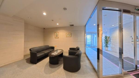 �����s�a�J���X��5���� 37-4�̒��Ã}���V�����̃G���g�����X